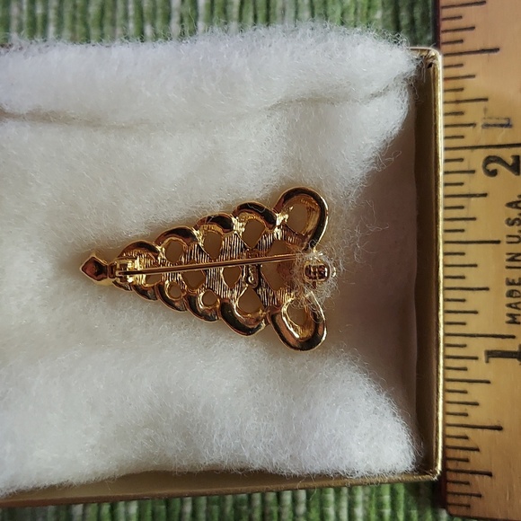 Avon Snow Petals Convertible Earrings & Christmas tree pin - Picture 2 of 7